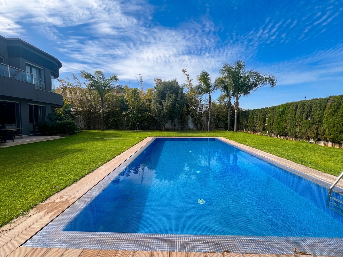 VILLA PREMIUM AVEC BEAU JARDIN ET PISCINE - Photo 1